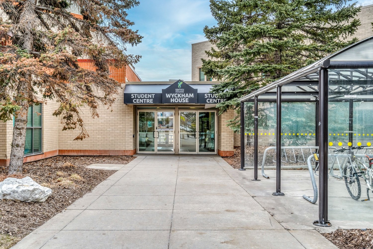 dental clinic in mount royal, calgary